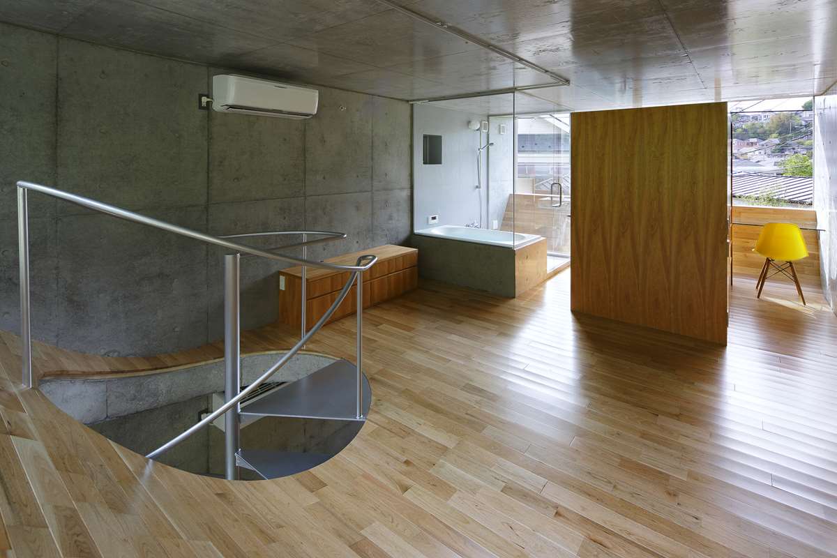 House in Byobugaura by Takeshi Hosaka Architects