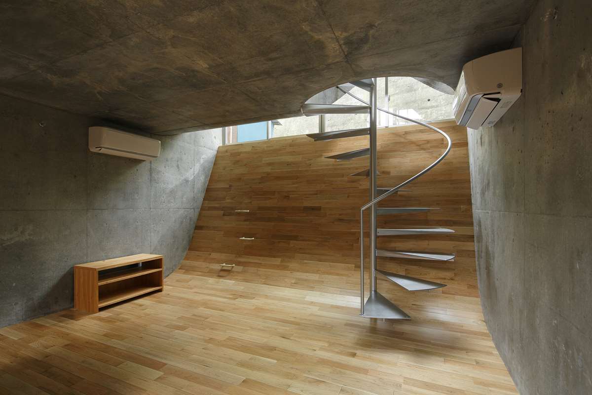 House in Byobugaura by Takeshi Hosaka Architects