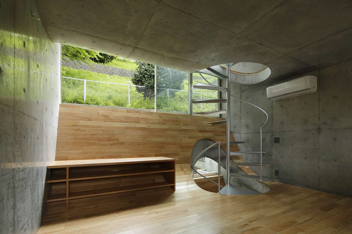 House in Byobugaura by Takeshi Hosaka Architects