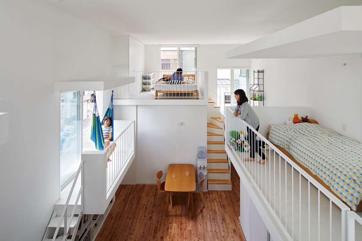 Balcony House in Tokyo by Takeshi Hosaka Architects