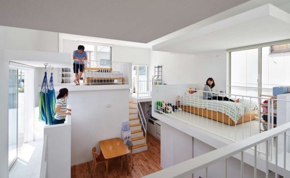 Balcony House in Tokyo by Takeshi Hosaka Architects