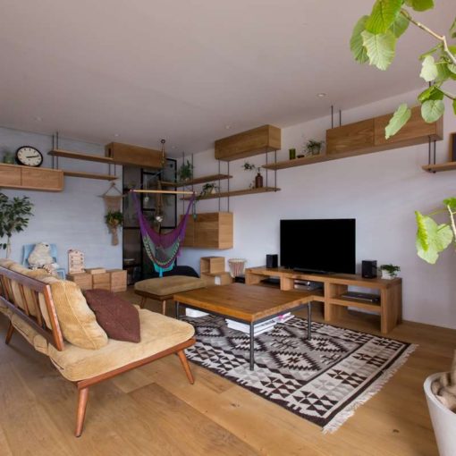 Nionohama Apartment Renovation by ALTS Design Office