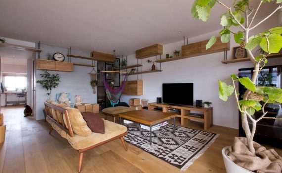 Nionohama Apartment Renovation by ALTS Design Office