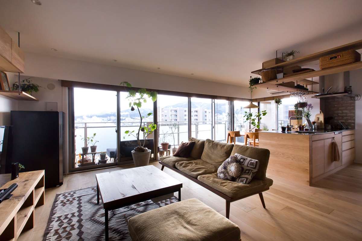 Nionohama Apartment Renovation by ALTS Design Office