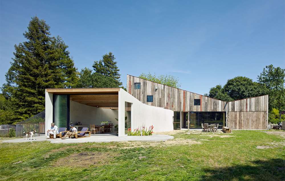 Old Barn Converted into an Art Studio by Mork Ulnes Architects