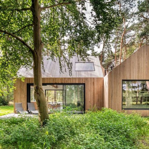 Villa Tonden Wood Clad Holiday Retreat by HofmanDujardin