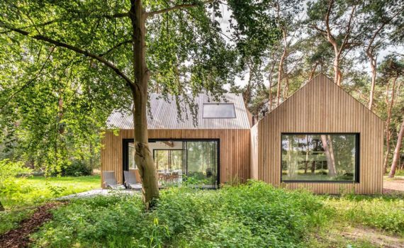 Villa Tonden Wood Clad Holiday Retreat by HofmanDujardin