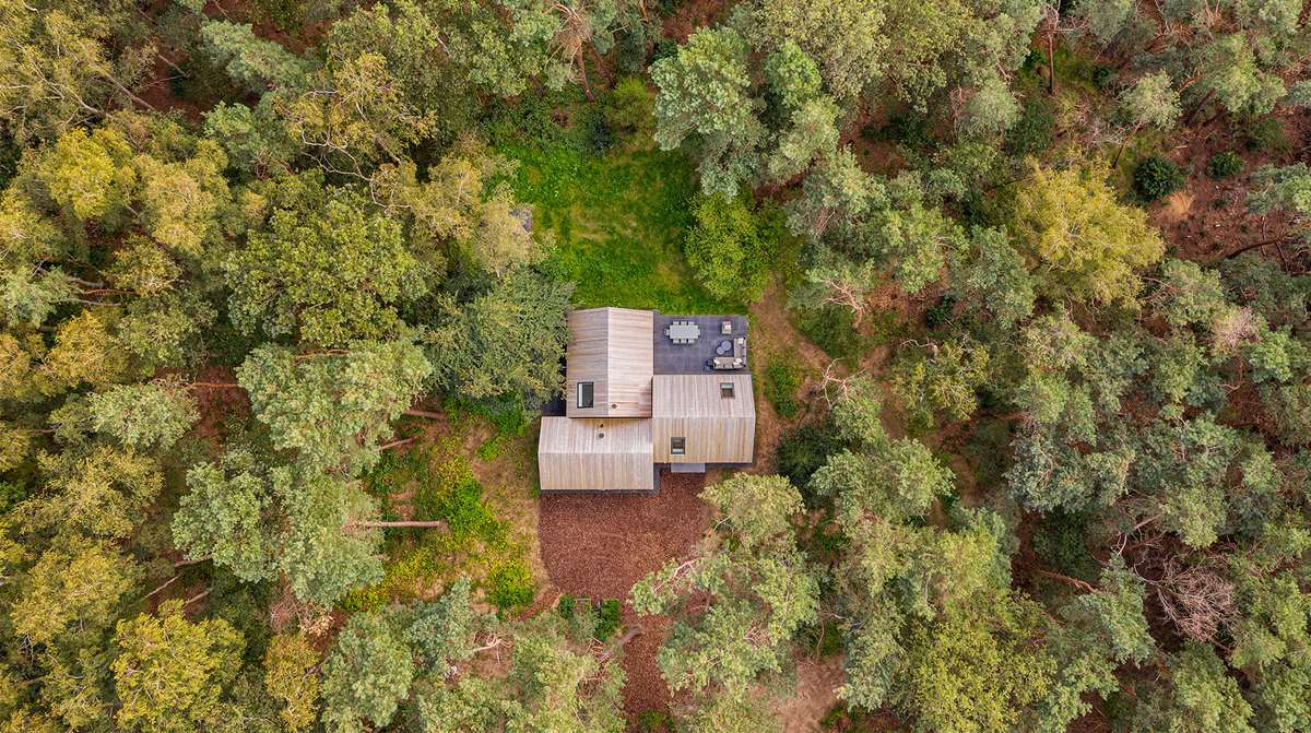 Villa Tonden Wood Clad Holiday Retreat by HofmanDujardin