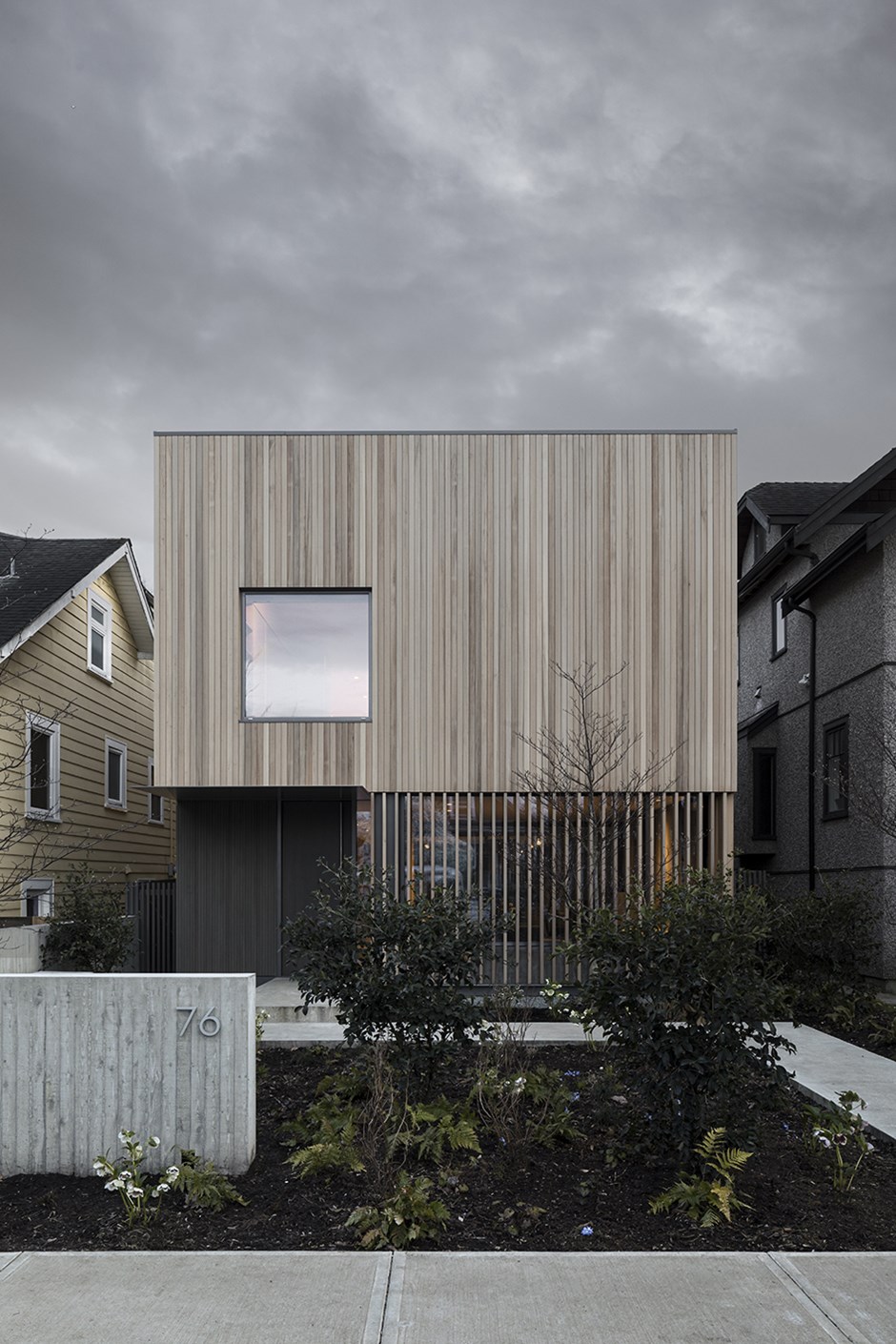 Courtyard House by Leckie Studio Architecture + Design