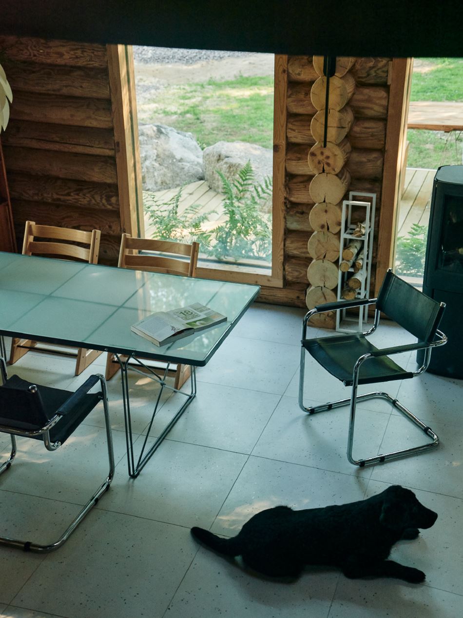 K4 Cabin - A Family Den Made of Recycled Wooden Logs