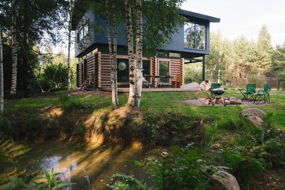 K4 Cabin - A Family Den Made of Recycled Wooden Logs