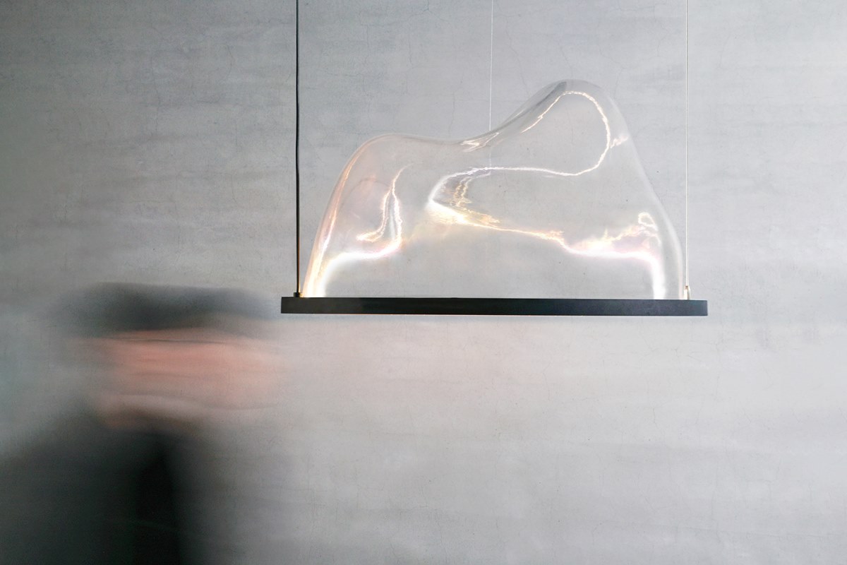 Air Shape Sculptural Lamp: A Captivating Blend of Glass, Light and Emotion