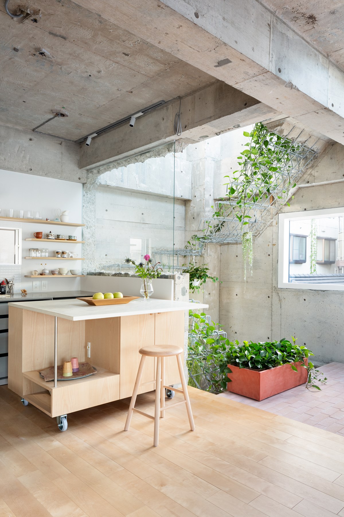 Old Reinforced Concrete Building  Converted into MAMM DESIGN Office and Residence