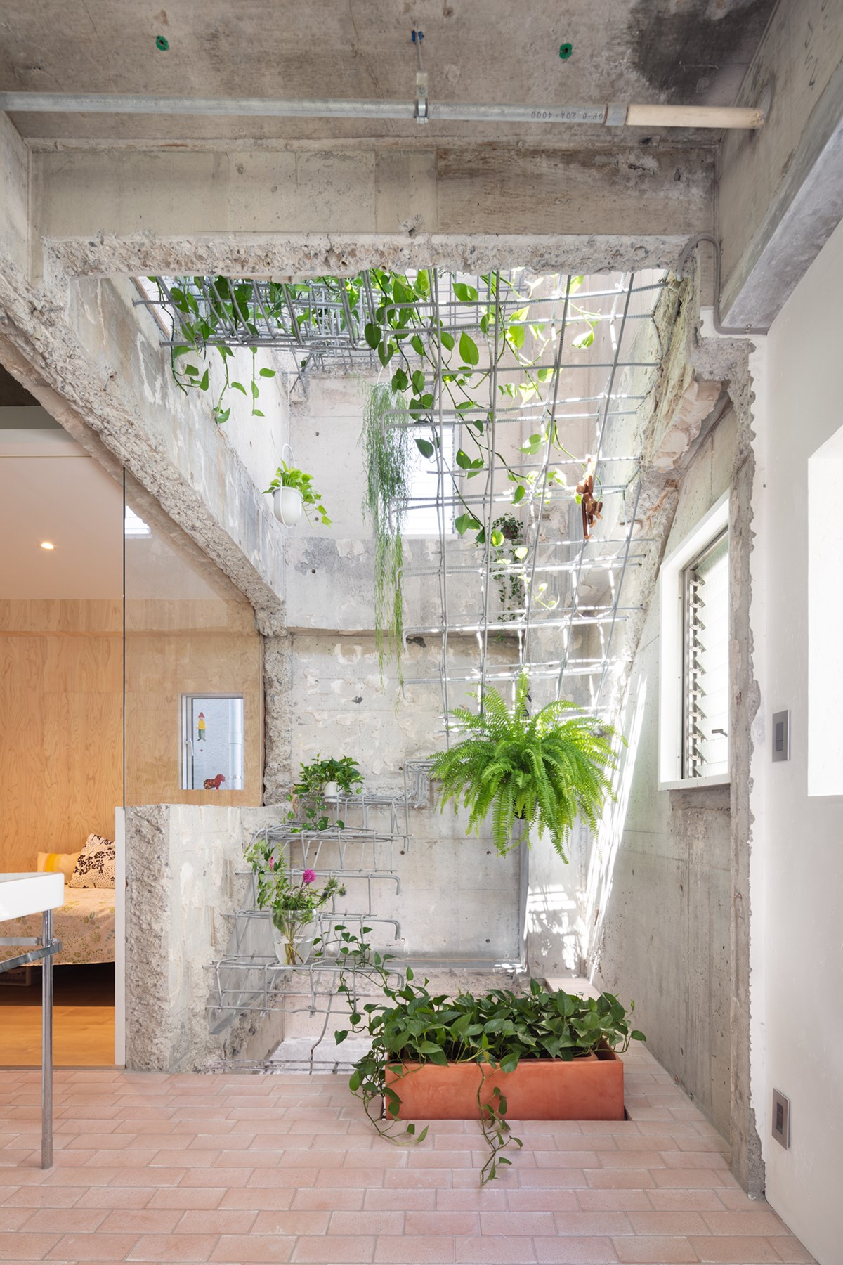 Old Reinforced Concrete Building  Converted into MAMM DESIGN Office and Residence