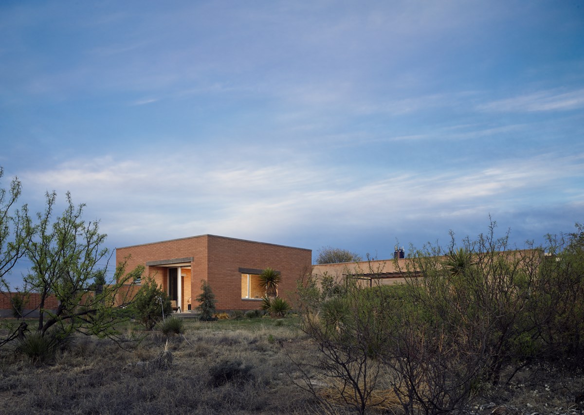 Marfa Suite Extension House by DUST