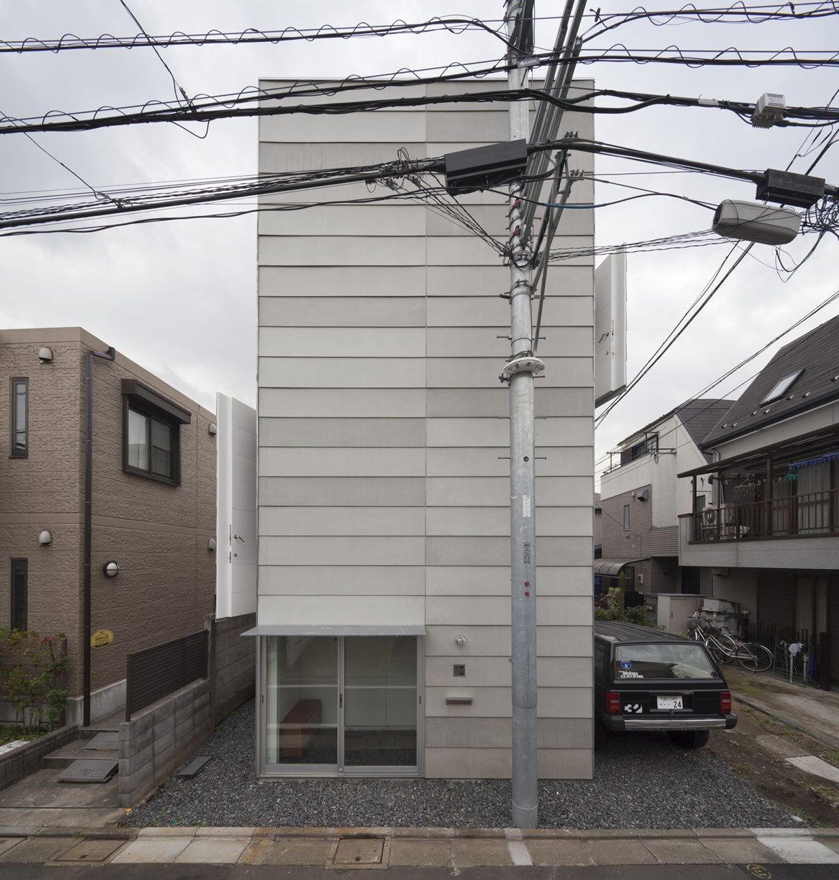 A Small House in Tokyo by Unemori Architects