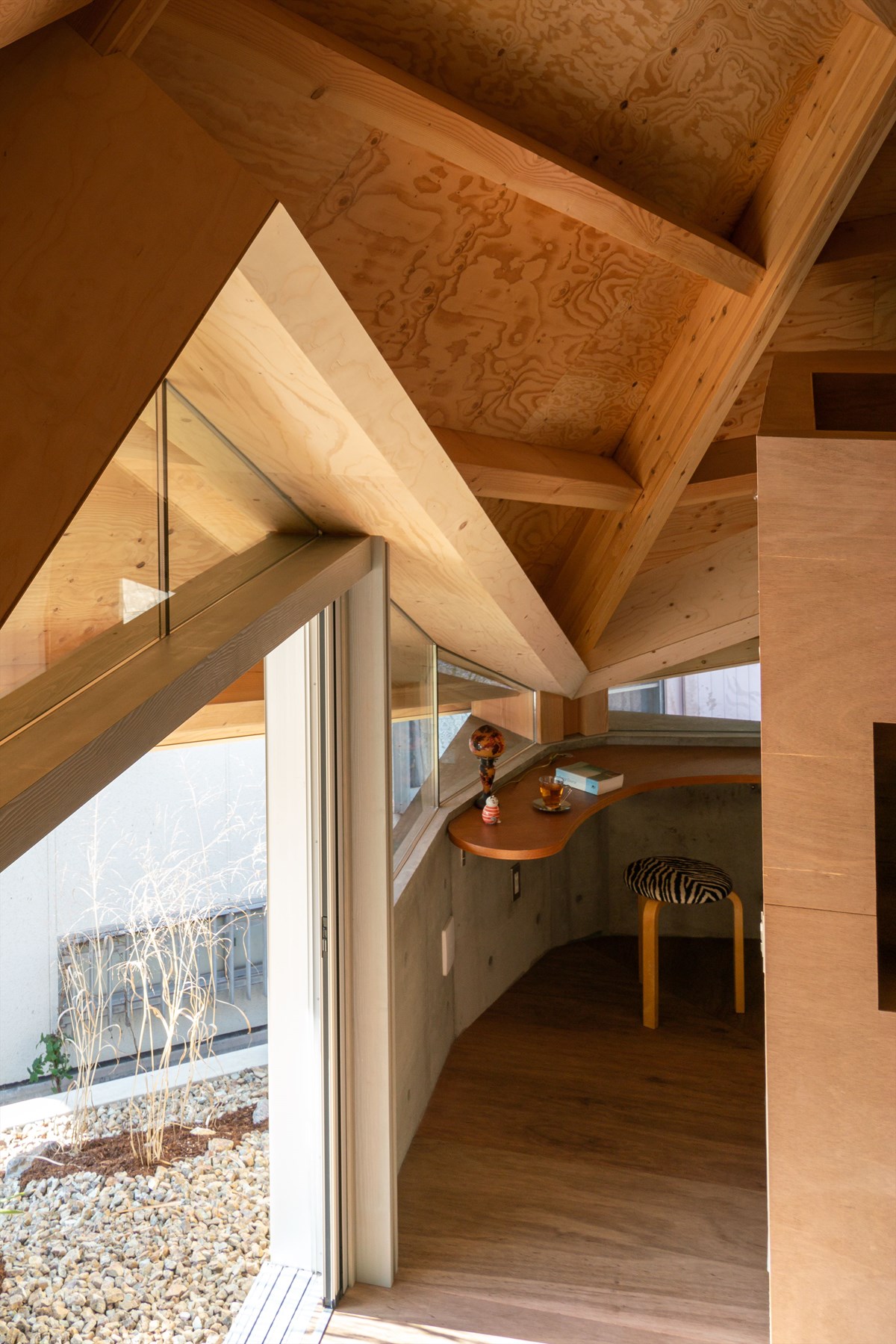 Spiderweb-Inspired Octagonal Home in Japan by UID Architects