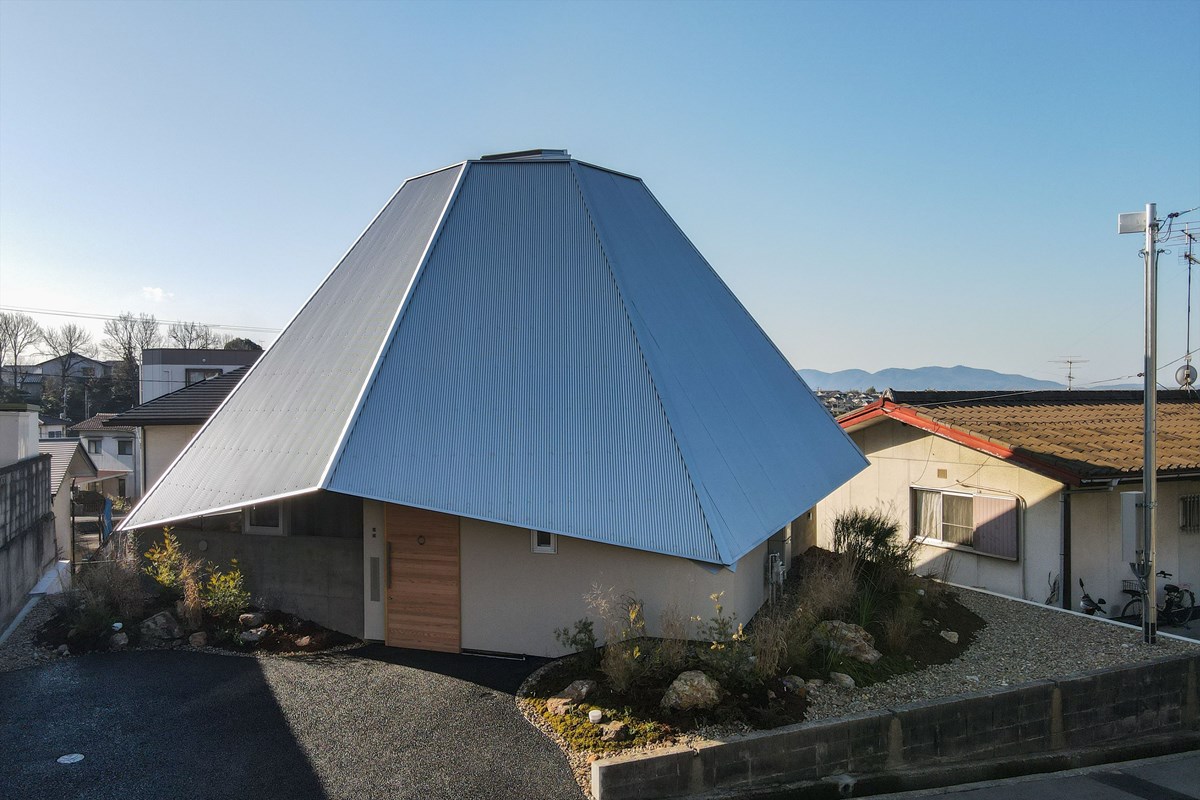 Spiderweb-Inspired Octagonal Home in Japan by UID Architects