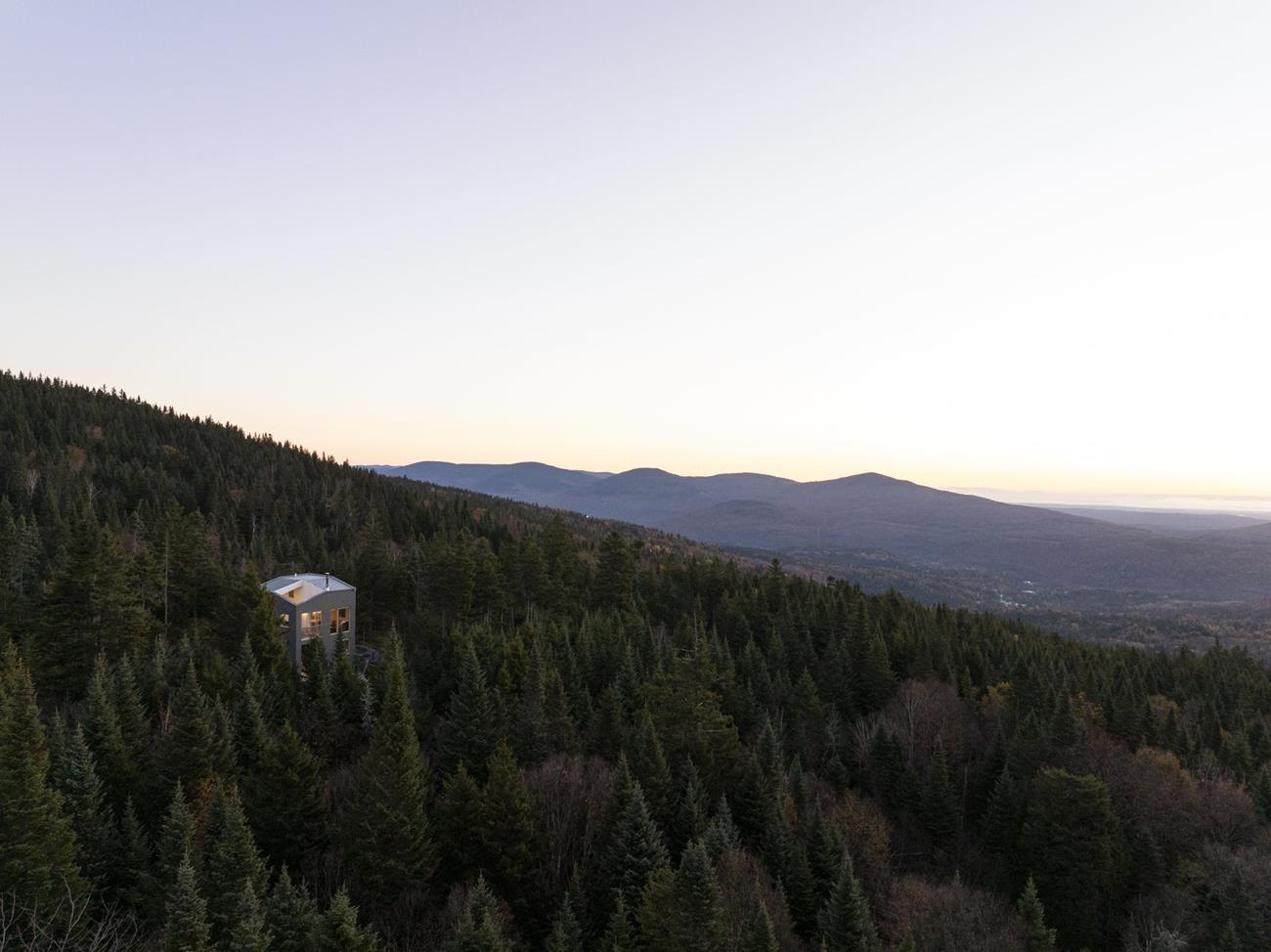 Blok: A Rustic Getaway for Climbers at Le Maelstrom Mountain