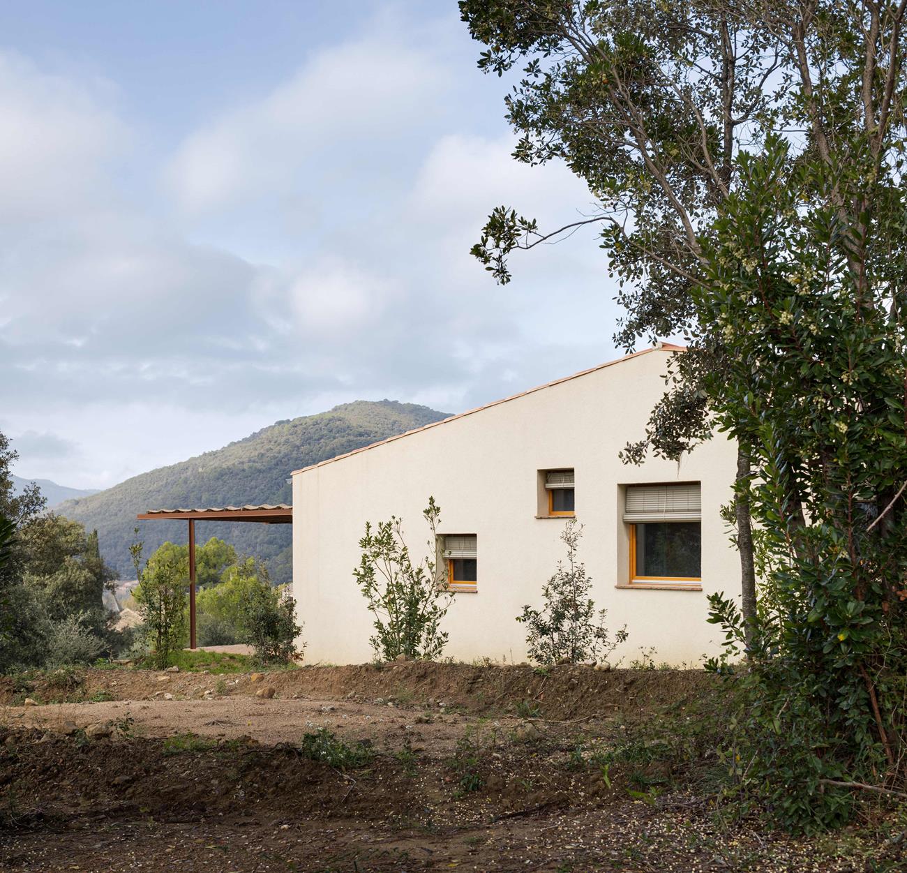 Casa Boratuna by Bouman: A Stunning Single-Family Detached Home