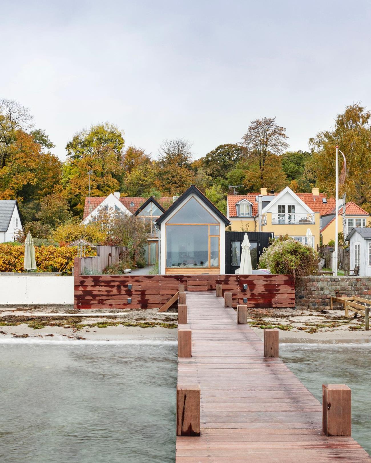 Longhouse by the Sea: A Unique Architectural Gem with Stunning Coastal Views