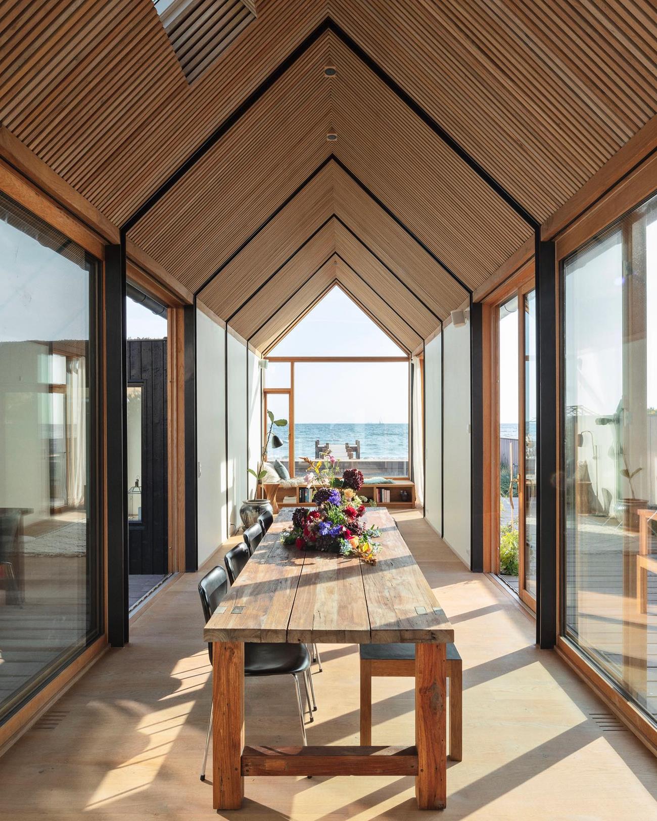 Longhouse by the Sea: A Unique Architectural Gem with Stunning Coastal Views