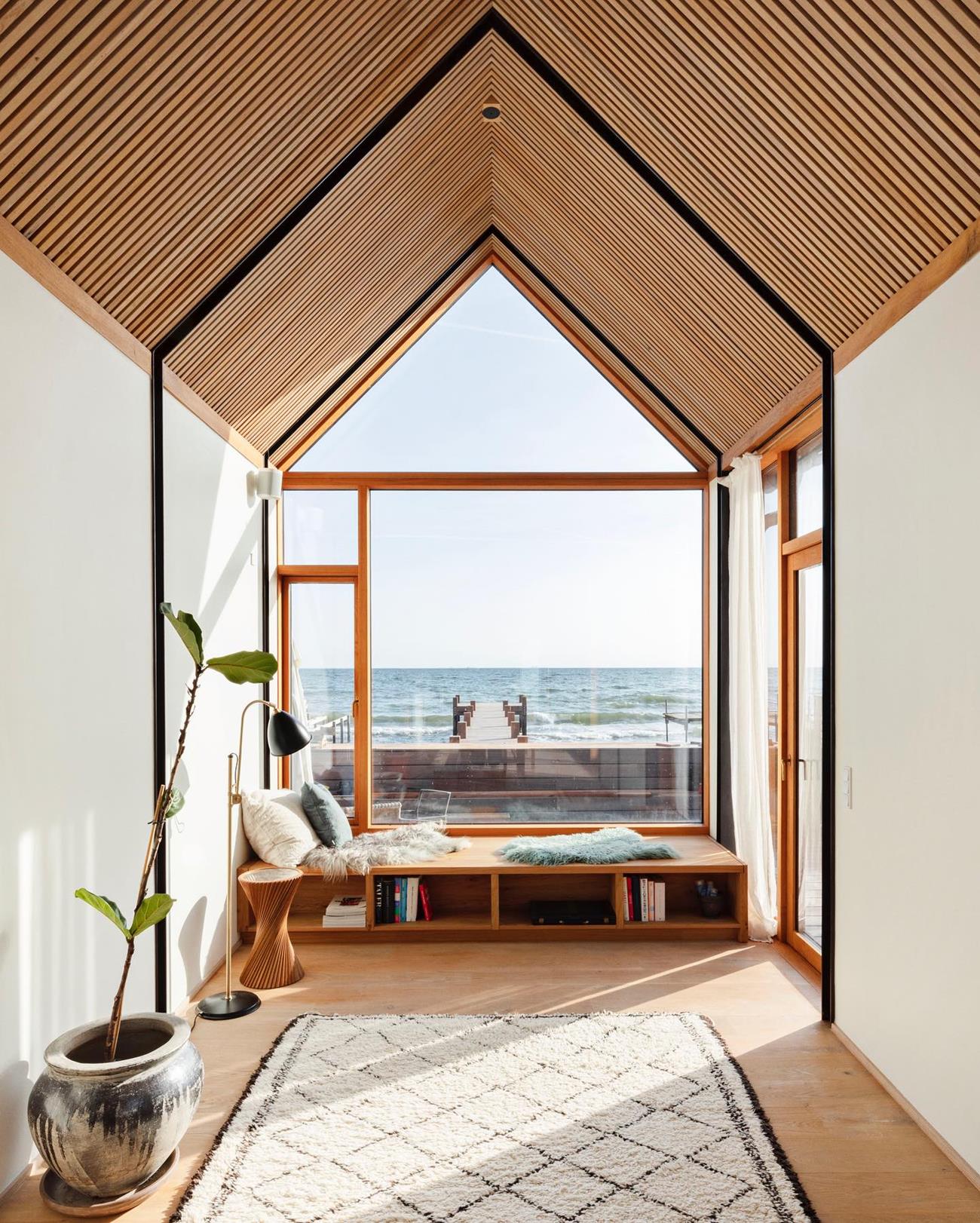 Longhouse by the Sea: A Unique Architectural Gem with Stunning Coastal Views