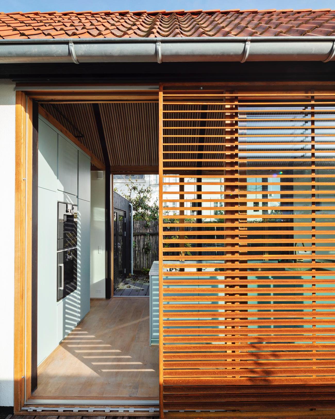 Longhouse by the Sea: A Unique Architectural Gem with Stunning Coastal Views