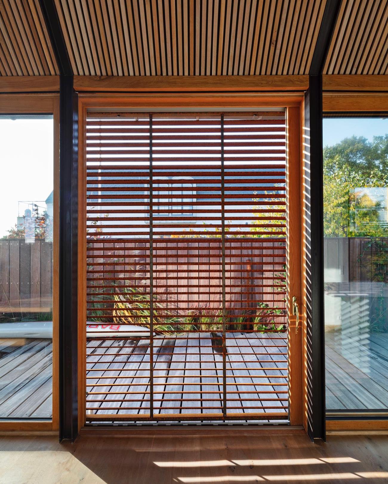 Longhouse by the Sea: A Unique Architectural Gem with Stunning Coastal Views