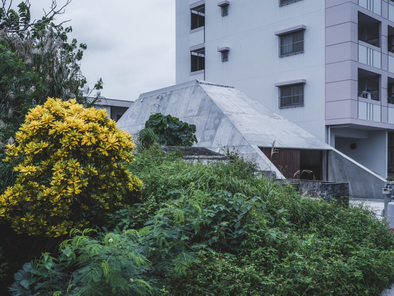 Pyramid Hut by IGArchitects: Modern Minimalism Inspired by Okinawan Tombs