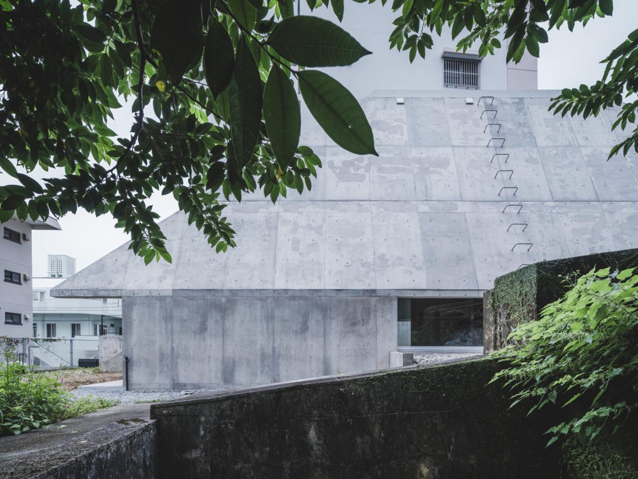 Pyramid Hut by IGArchitects: Modern Minimalism Inspired by Okinawan Tombs