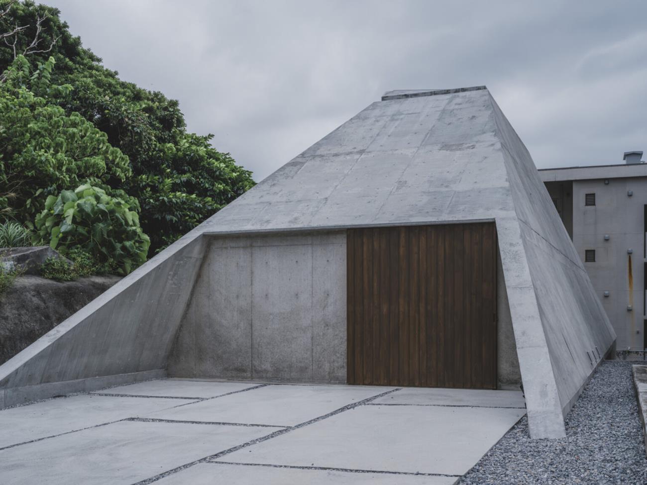 Pyramid Hut by IGArchitects: Modern Minimalism Inspired by Okinawan Tombs