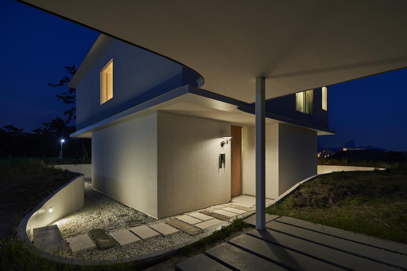 A Harmonious Blend of Nature and Architecture: Toga House by Takeru Shoji Architects