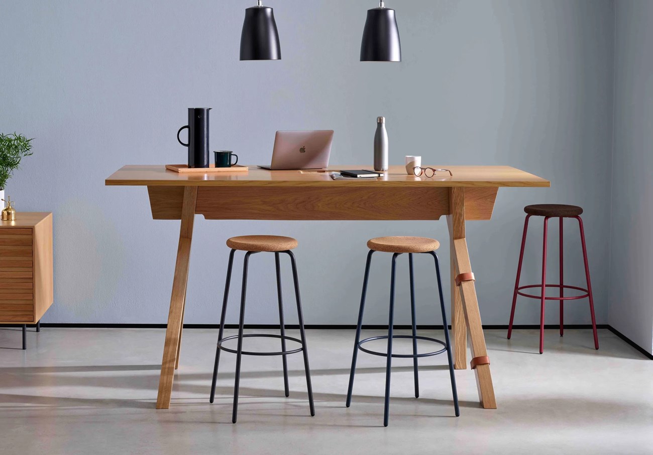 VWork Desk by Simon Pengelly: A Perfect Blend of Design and Functionality