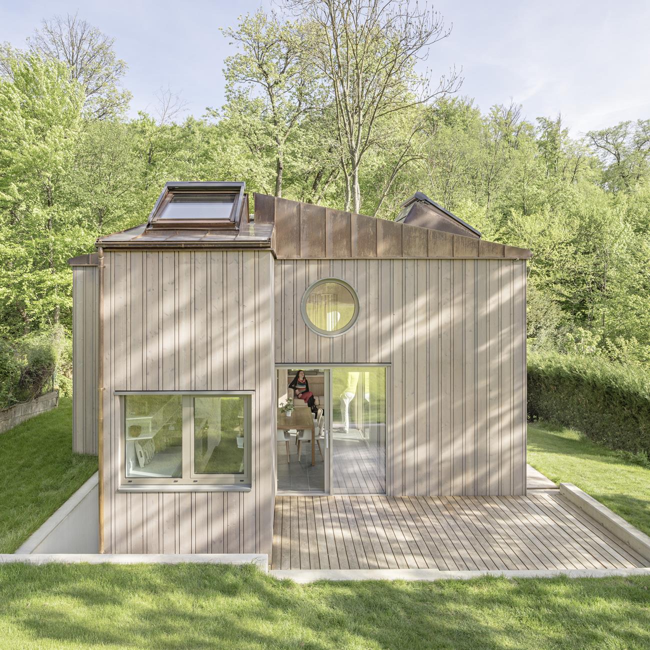 Villa Minimale by Clemens Kirsch: A Compact Allotment House in the Hills of Vienna