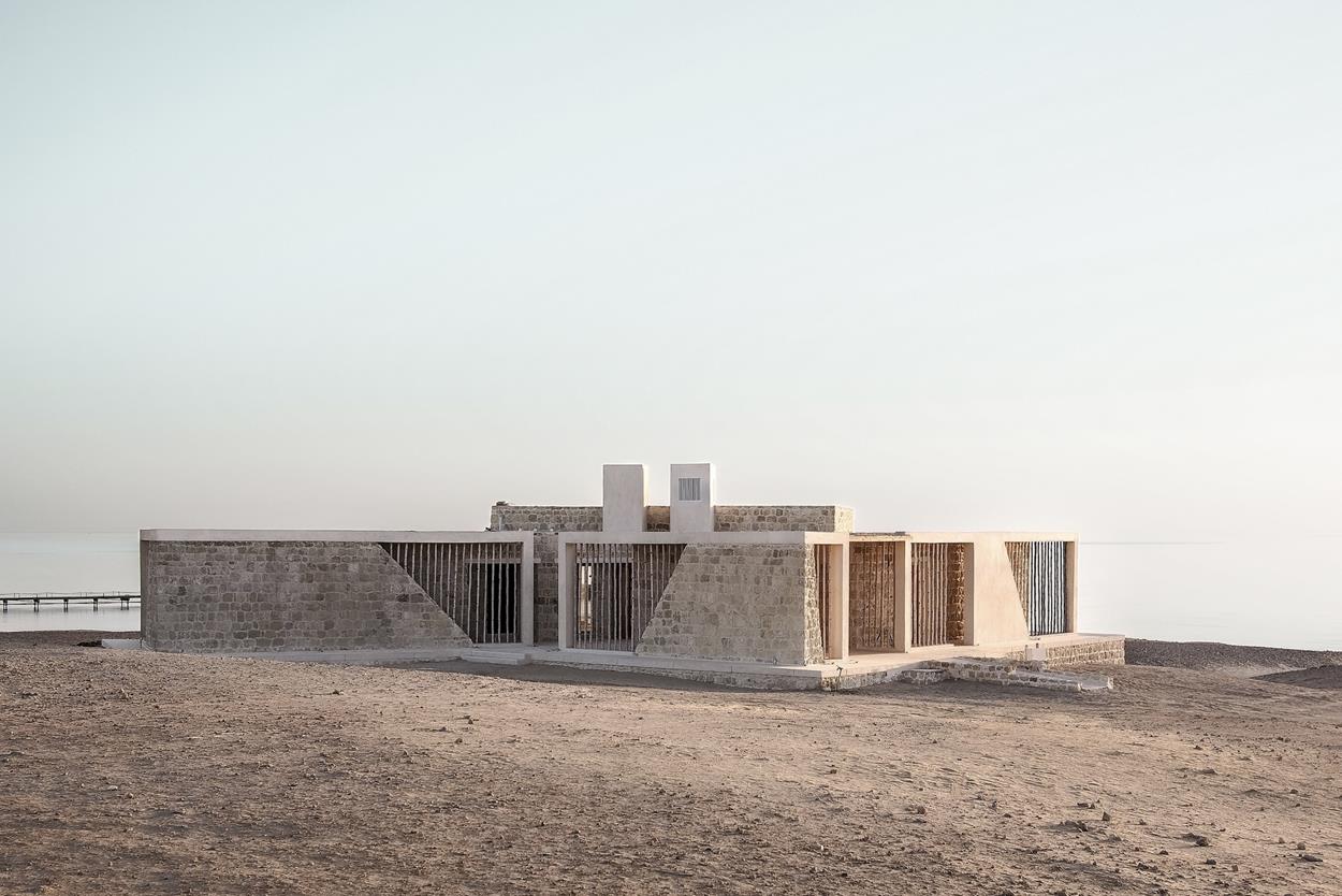 Breathing Beach House: A Sustainable Desert Retreat by Karm Architecture Lab