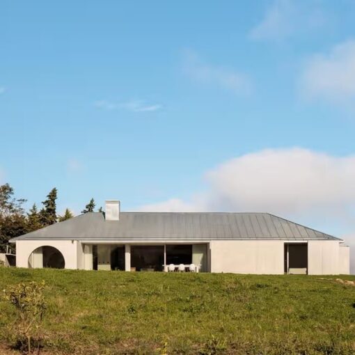 A Modern Home in Serra do Louro: Blending Tradition with Contemporary Design