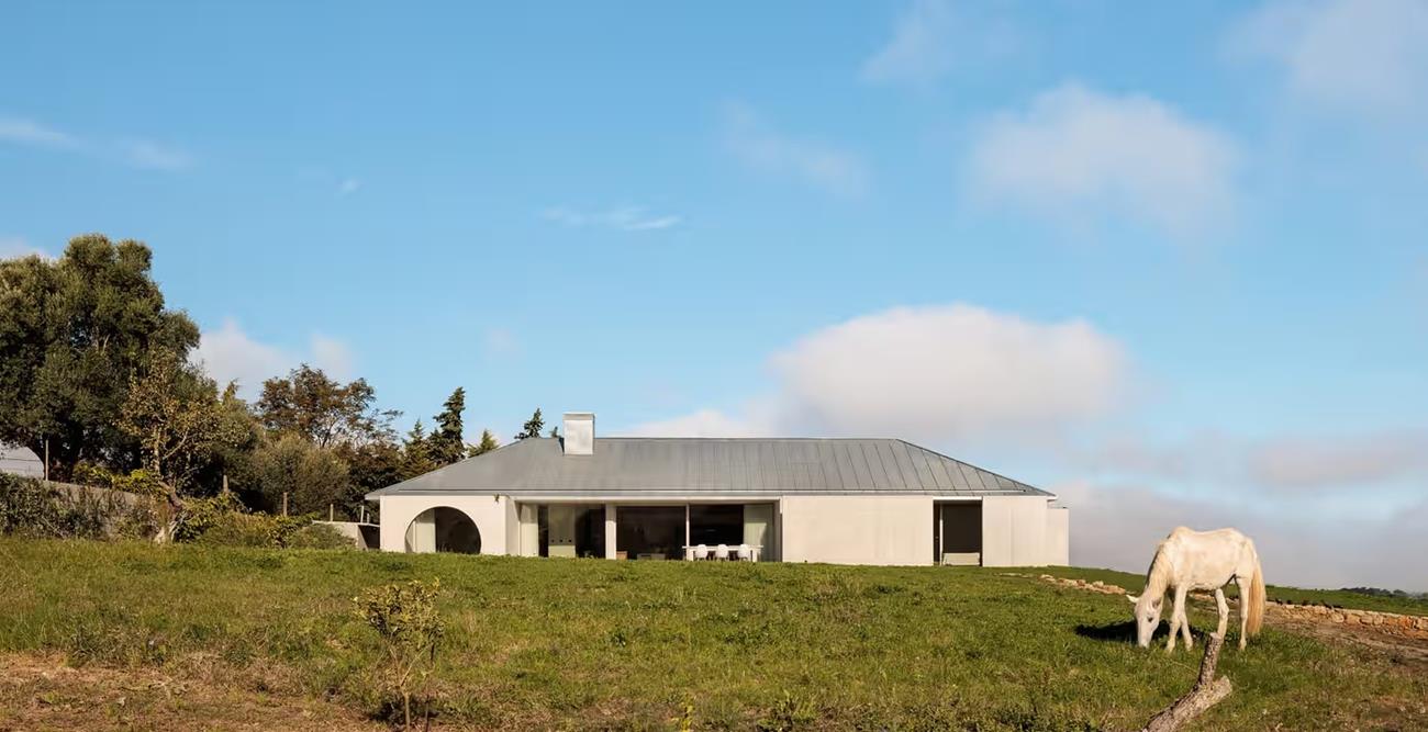 A Modern Home in Serra do Louro: Blending Tradition with Contemporary Design