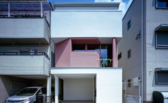 FujiwaraMuro Architects Redefine a Childhood Home in Suita with Earthy Elegance