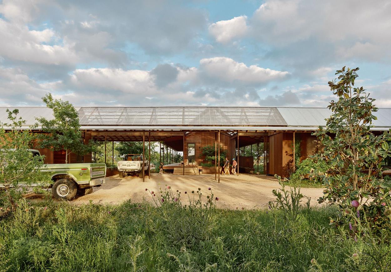 Roam Ranch: A Thoughtful Blend of Tradition and Modern Design