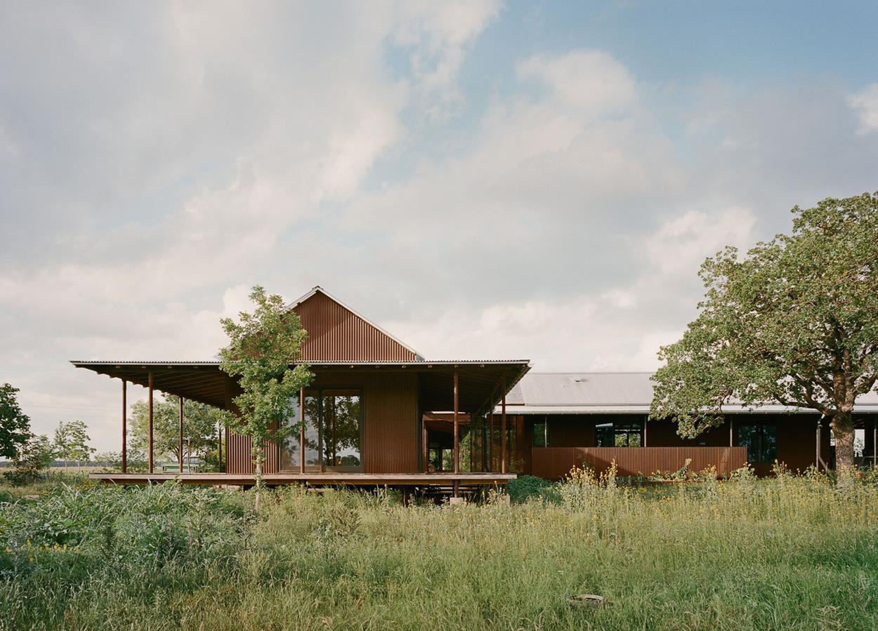 Roam Ranch: A Thoughtful Blend of Tradition and Modern Design