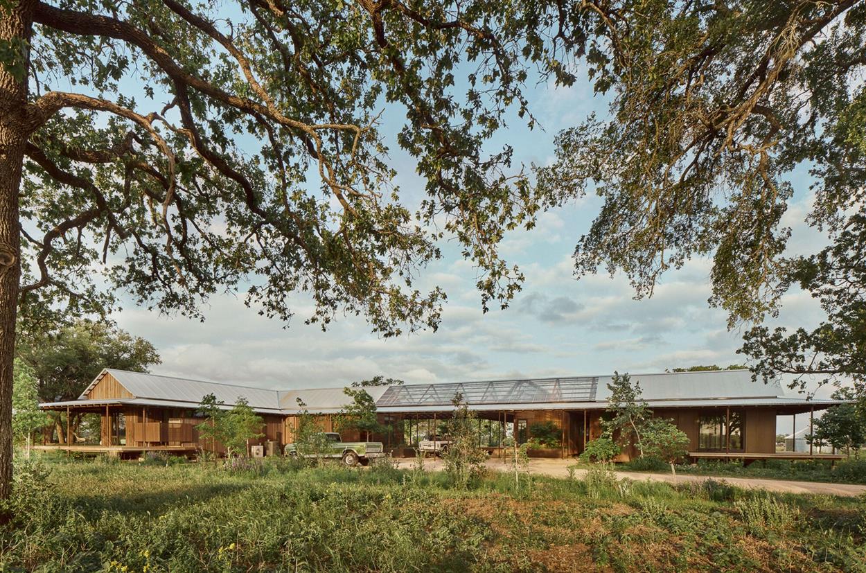 Roam Ranch: A Thoughtful Blend of Tradition and Modern Design